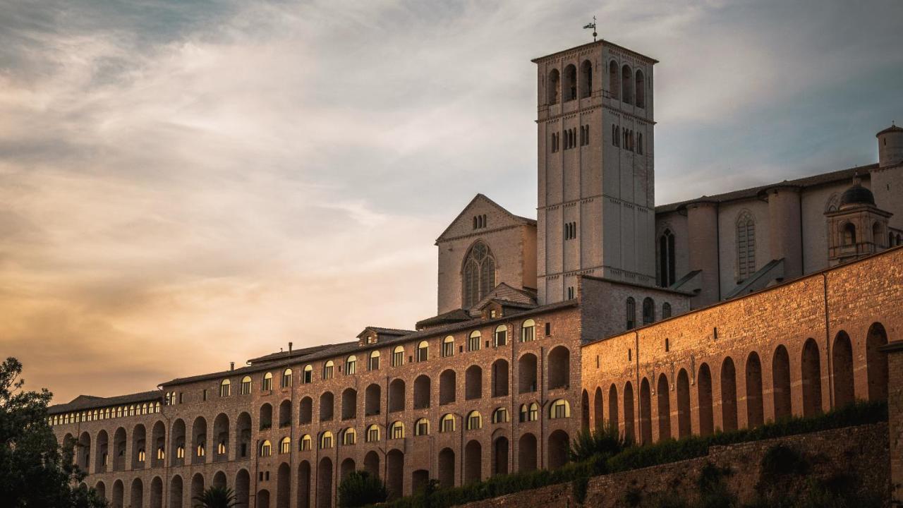 Ogni finestra è un quadro - appartamento ad Assisi Esterno foto