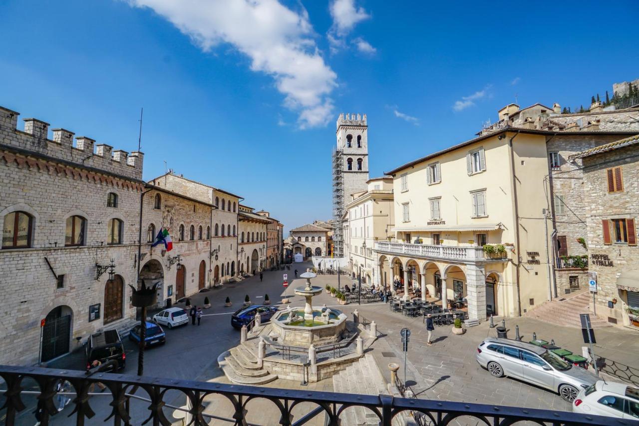 Ogni finestra è un quadro - appartamento ad Assisi Esterno foto