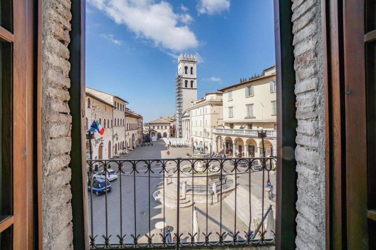 Ogni finestra è un quadro - appartamento ad Assisi Esterno foto