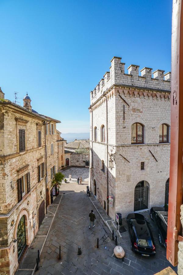 Ogni finestra è un quadro - appartamento ad Assisi Esterno foto
