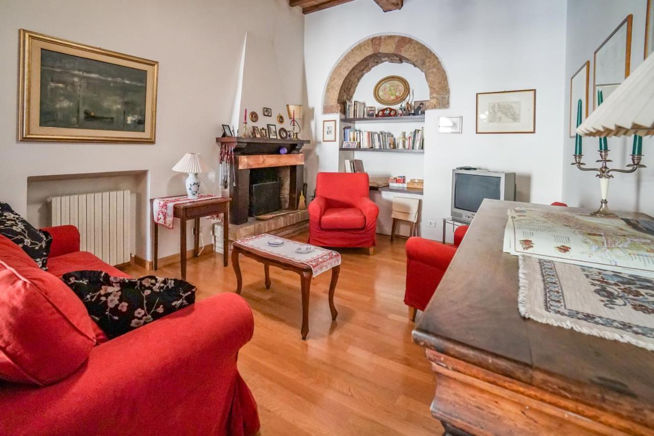 Ogni finestra è un quadro - appartamento ad Assisi Esterno foto