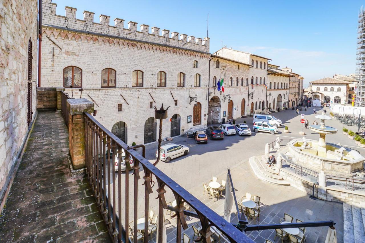 Ogni finestra è un quadro - appartamento ad Assisi Esterno foto