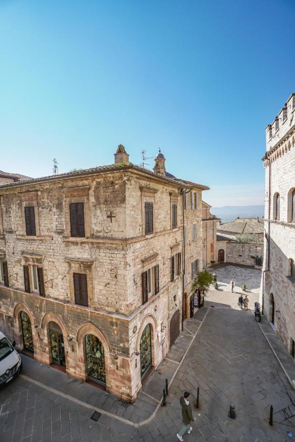 Ogni finestra è un quadro - appartamento ad Assisi Esterno foto