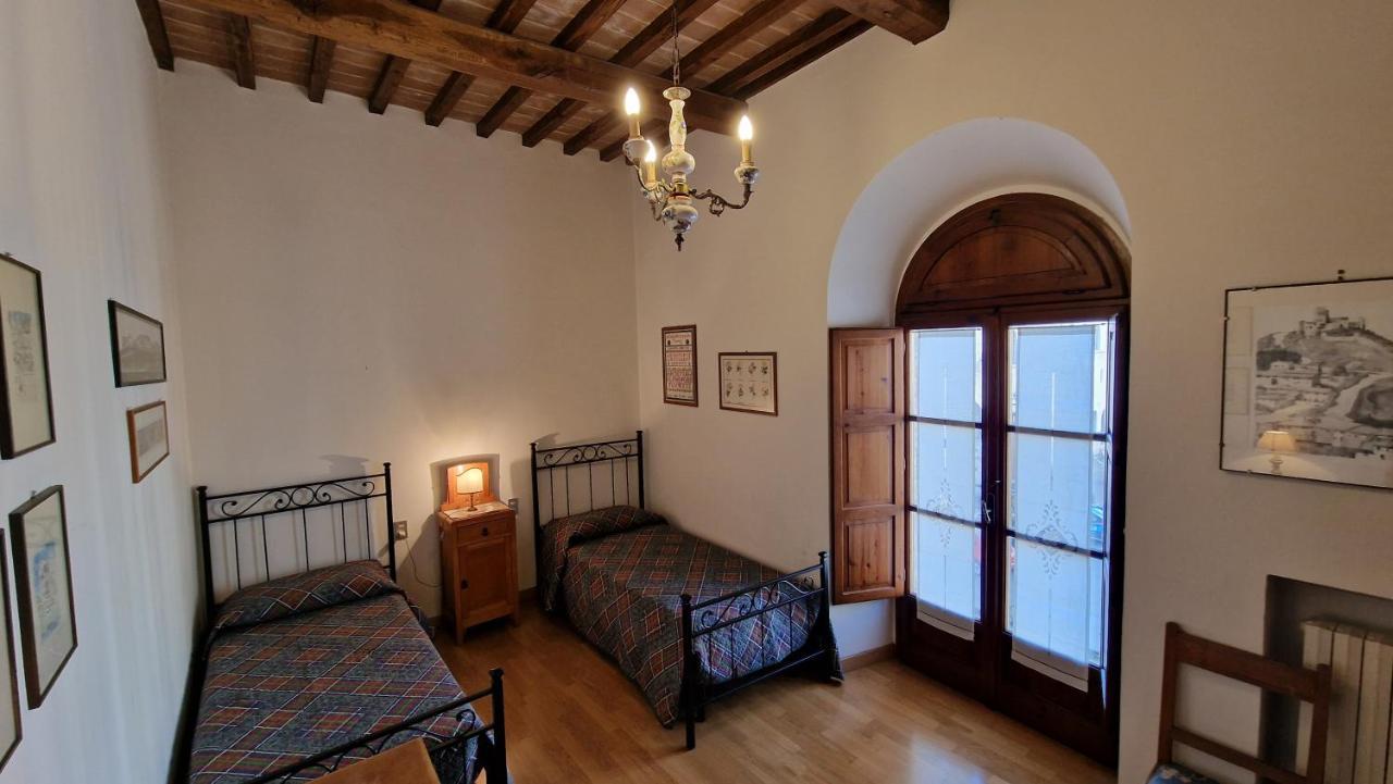 Ogni finestra è un quadro - appartamento ad Assisi Esterno foto