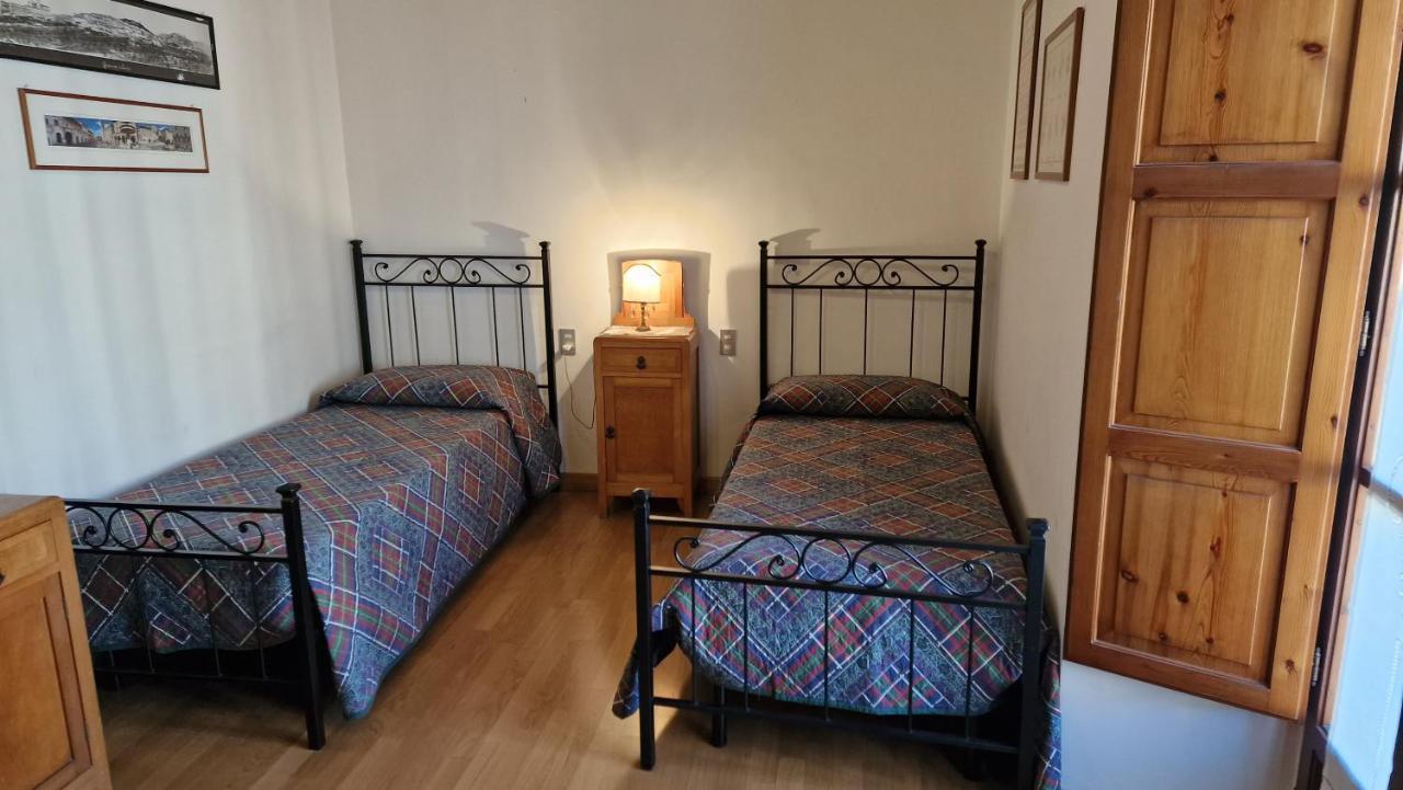 Ogni finestra è un quadro - appartamento ad Assisi Esterno foto